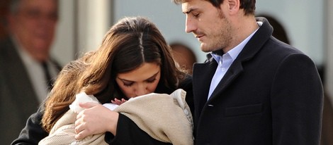 Iker Casillas y Sara Carbonero con su hijo Martín