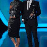 Ian Somerhalder y Nina Dobrev en los People's Choice Awards 2014