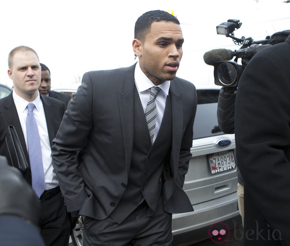 Chris Brown en su llegada a los juzgados