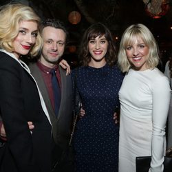 Caitlin FizGerald, Michael Sheen, Lizzy Caplan y Heléné Yorke en la fiesta CBS previa a los Globos de Oro 2014