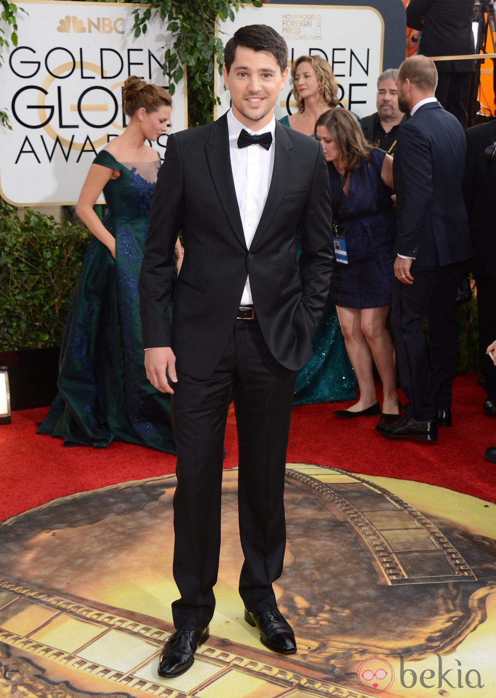 Nicholas D'Agosto en la alfombra roja de los Globos de Oro 2014