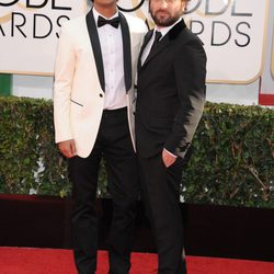 Kunal Nayyar y Johnny Galecki en la alfombra roja de los Globos de Oro 2014