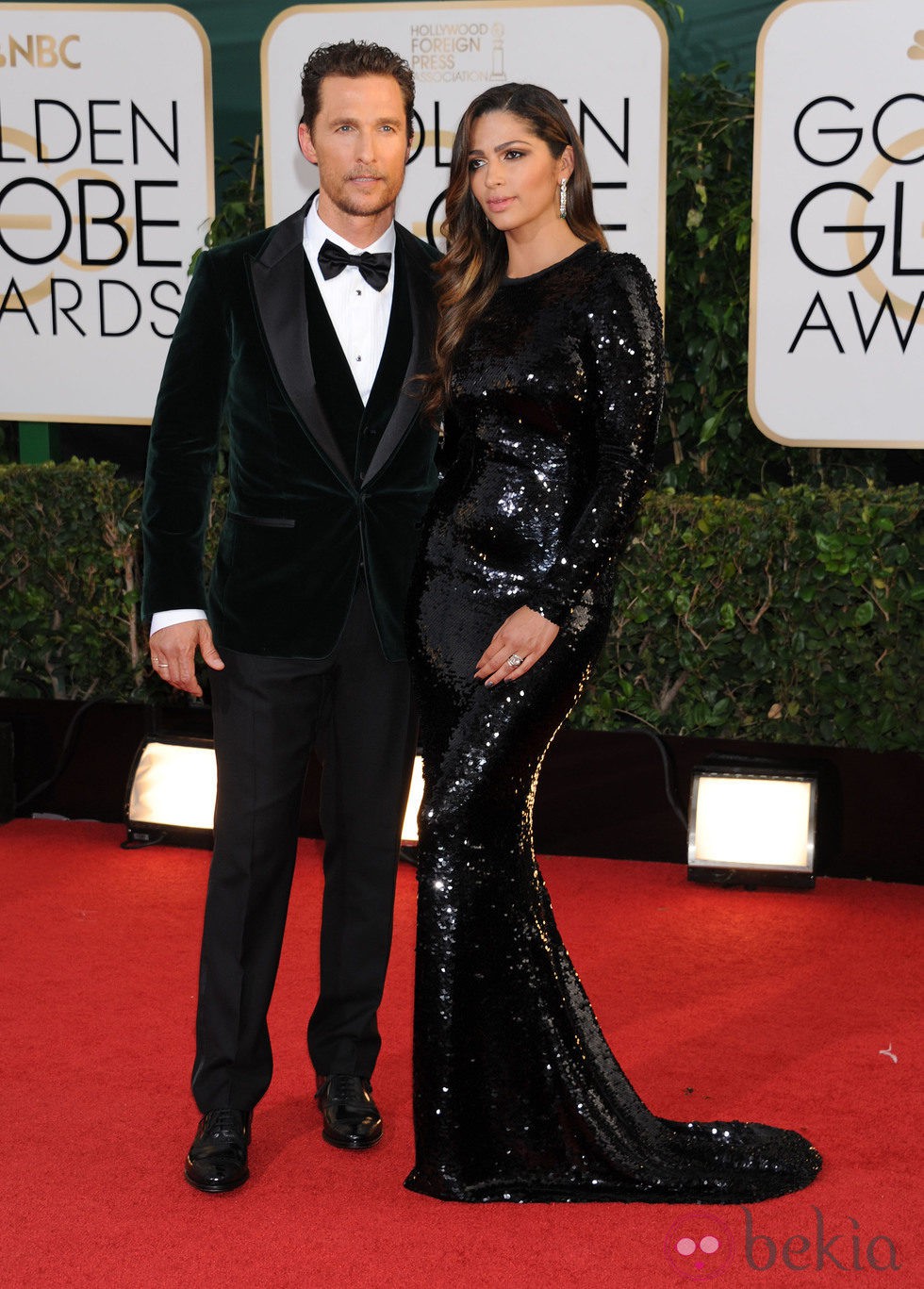 Matthew McConaughey y Camila Alves en la alfombra roja de los Globos de Oro 2014