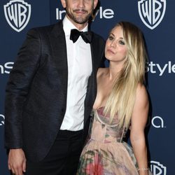 Kaley Cuoco y Ryan Sweeting en la fiesta Warner. Bros tras los Globos de Oro 2014