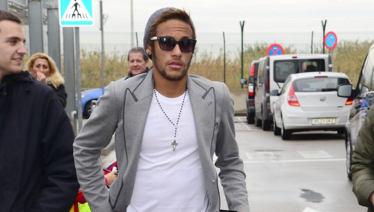 Neymar antes de viajar a Zurich para la gala del Balón de Oro 2013