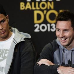 Cristiano Ronaldo y Leo Messi en la rueda de prensa previa al Balón de Oro 2013
