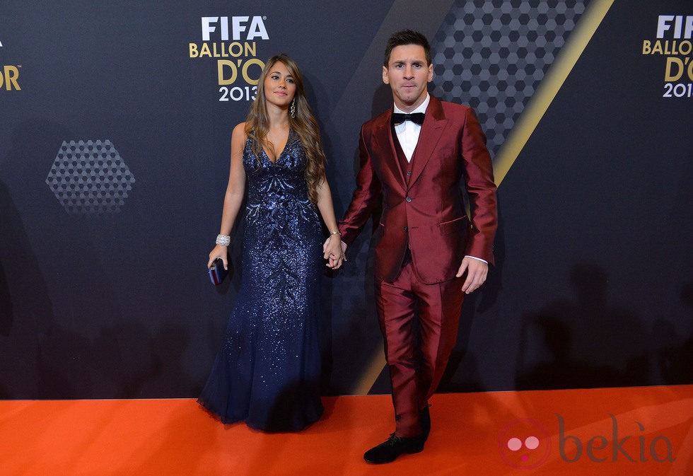 Leo Messi y Antonella Roccuzzo en la entrega del Balón de Oro 2013