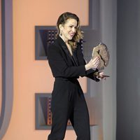 Silvia Abascal entrega un galardón en los Premios José María Forqué 2014