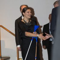 Victoria de Suecia con muletas y bota ortopédica tras un accidente de esquí