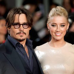 Johnny Depp y Amber Heard en el estreno de 'Los diarios del ron' en Londres