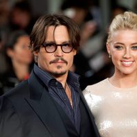 Johnny Depp y Amber Heard en el estreno de 'Los diarios del ron' en Londres