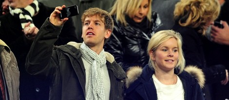 Sebastian Vettel y Hanna Prater en un partido de fútbol en Barcelona