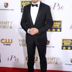 Jeremy Renner en la alfombra roja de los Critics' Choice Movie Awards 2014