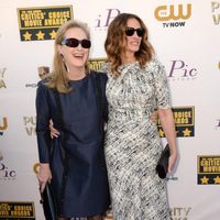 Meryl Streep y Julia Roberts en la alfombra roja de los Critics' Choice Movie Awards 2014