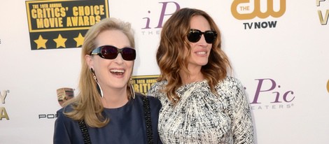 Meryl Streep y Julia Roberts en la alfombra roja de los Critics' Choice Movie Awards 2014