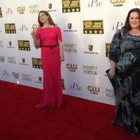 Amy Adams y Melissa McCarthy en la alfombra roja de los Critics' Choice Movie Awards 2014