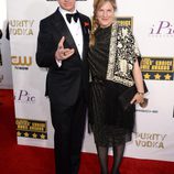 Paul Feig y Laurie Karon en la alfombra roja de los Critics' Choice Movie Awards 2014