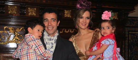 Víctor Puerto y Noelia Margoton con sus hijos en la segunda edición de We love flamenco