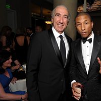 Gary Barber y Pharrell Williams en la gala de entrega de los Producers Guild Awards 2014