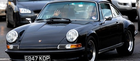 Kate Moss disfruta de un paseo en su nuevo Porsche 911