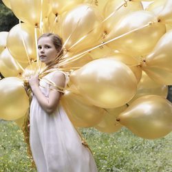 Ingrid Alexandra de Noruega posa con unos globos por su 10 cumpleaños