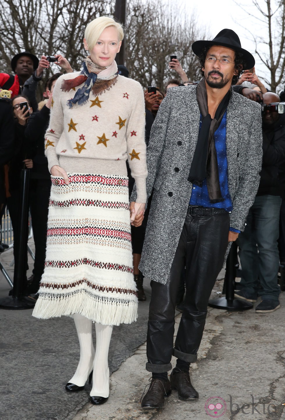 Tilda Swinton y Haider Ackermann en el desfile de Alta Costura de Chanel primavera/verano 2014 de París