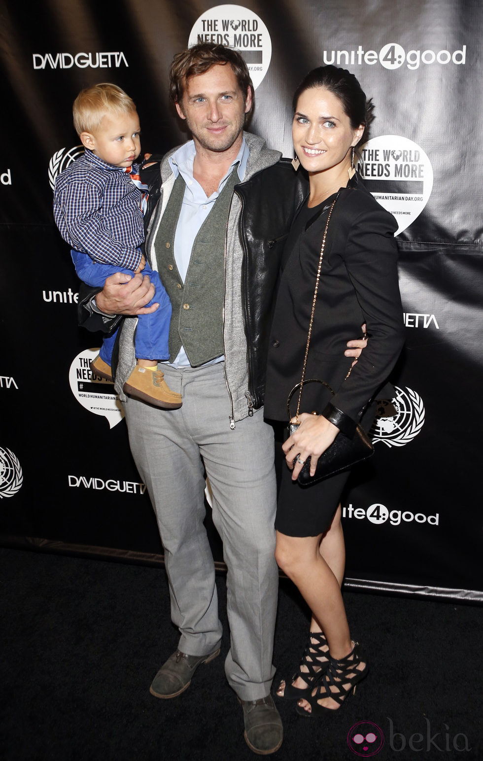 Josh Lucas junto a su mujer Jessica y su hijo