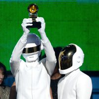 Daft Punk con su premio en los Grammy 2014