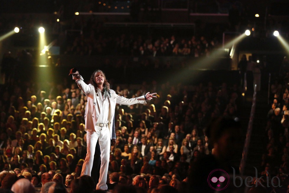 Steven Tyler durante su actuación en los Grammy 2014