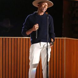 Pharrell Williams durante su actuación en los Grammy 2014