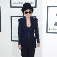 Yoko Ono en la alfombra roja de los Grammy 2014
