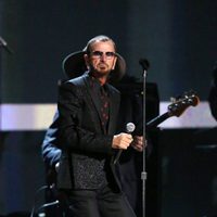 Ringo Starr durante su actuación en los Grammy 2014