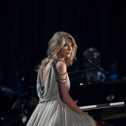 Taylor Swift durante su actuación en los Grammy 2014