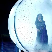 Katy Perry metida en una bola durante su actuación en los Grammy 2014