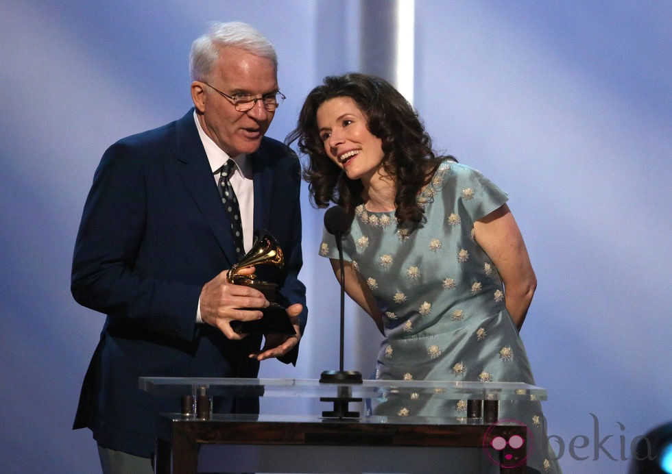 Steve Martin recoge su premio en los Grammy 2014