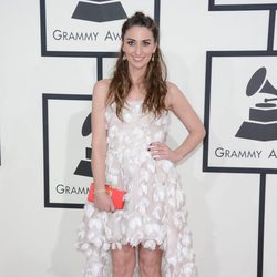 Sara Bareilles en la alfombra roja de los Grammy 2014