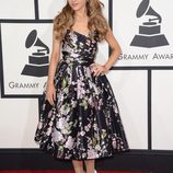 Ariana Grande en la alfombra roja de los Grammy 2014