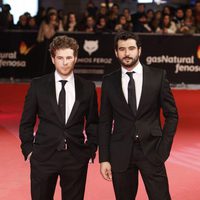 Álvaro Cervantes y Antonio Velázquez en la alfombra roja de los Premios Feroz 2014