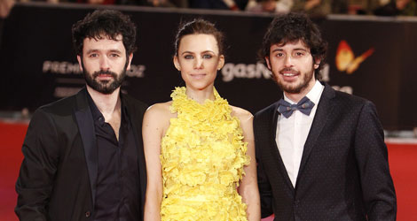 Rodrigo Sorogoyen, Aura Garrido y Javier Pereira en la alfombra roja de los Premios Feroz 2014