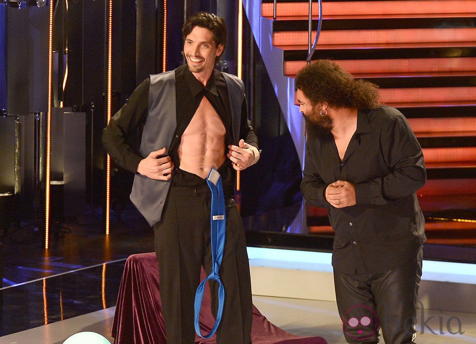 Felipe López presume de abdominales en la primera gala de '¡Mira quién baila!'
