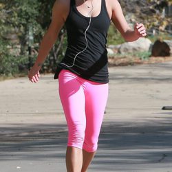 Lea Michele haciendo deporte en un parque de Los Angeles