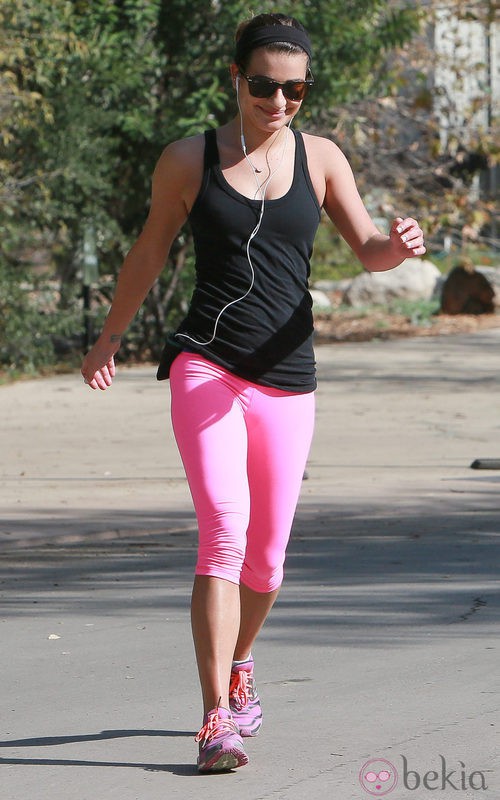 Lea Michele haciendo deporte en un parque de Los Angeles