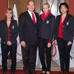 Los Príncipes Alberto y Charlene presentan a los atletas monegascos para los Juegos Olímpicos de Sochi