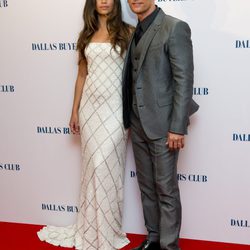 Matthew McConaughey y Camila Alves en el estreno de 'Dallas Buyers Club' en Londres