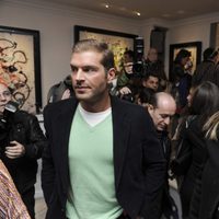 Darek y Susana Uribarri en la inauguración de la exposición de cuadros de Blanca Cuesta