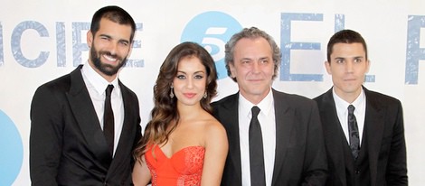 Rubén Cortada, Hiba Abouk, José Coronado y Álex González en el estreno de la serie 'El Príncipe'