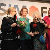 La Duquesa de Alba recibe el premio 'Flamenco en la piel' en el SIMOF 2014