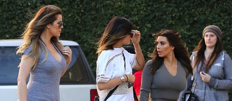 Kim Kardashian junto a sus hermanas Khloe y Kylie