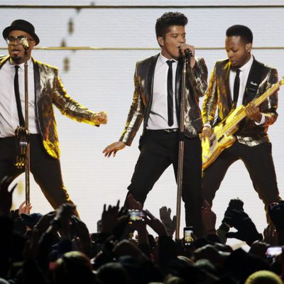 Bruno Mars protagoniza la actuación principal de la Super Bowl 2014