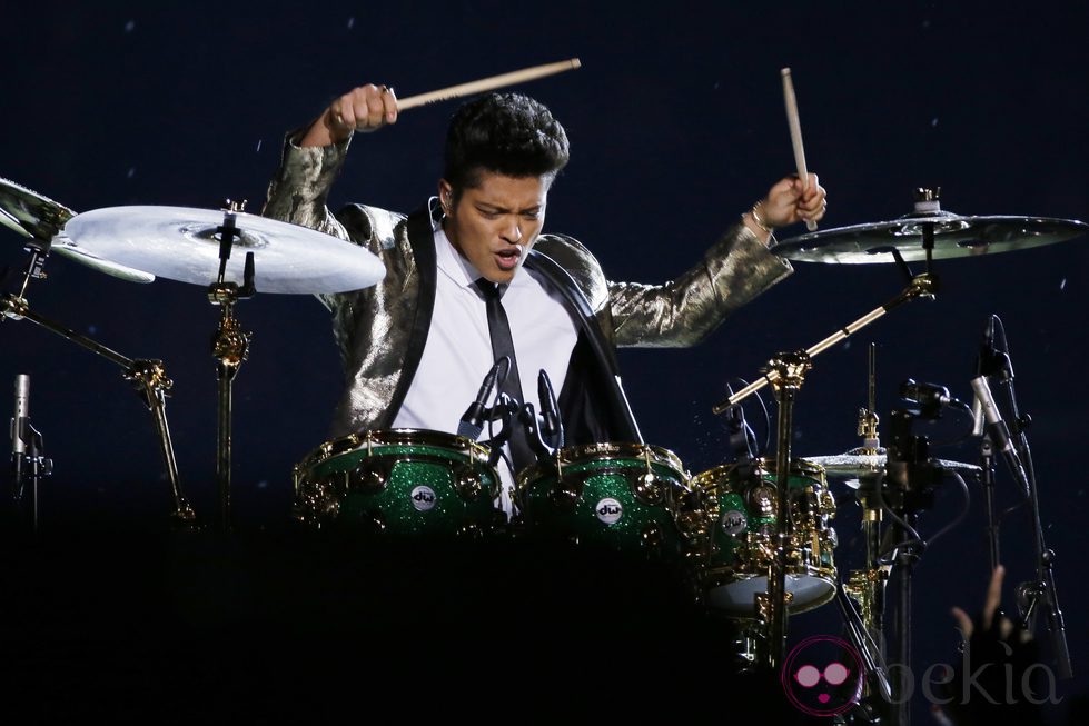 Bruno Mars actuando en la Super Bowl 2014